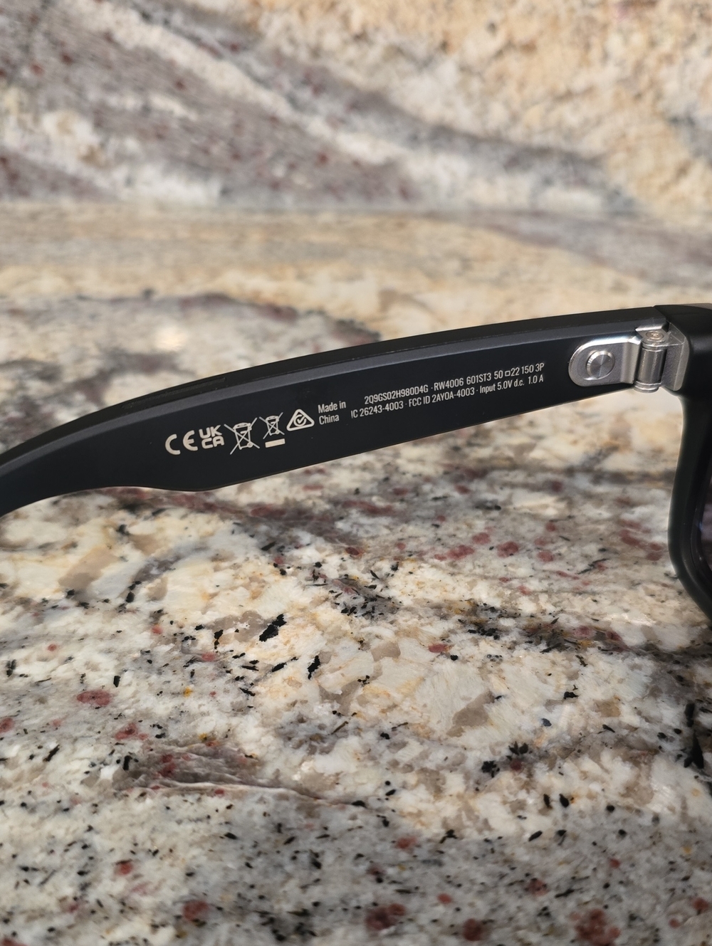 Ray-Ban Wayfarer Gen 1 Meta Glasses - Picture 4 of 11